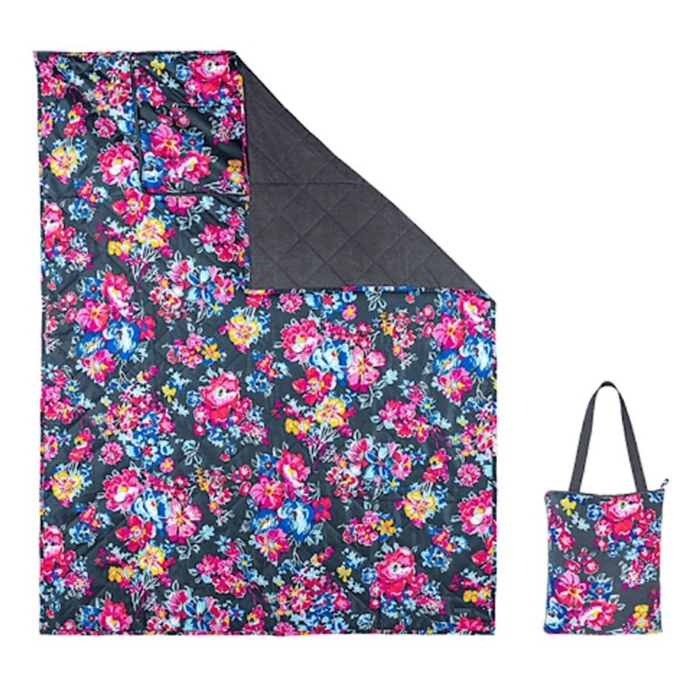 Vera Bradley Picnic Mat in Pretty Posies - Includes Picnic Mat & Carrying Pouch